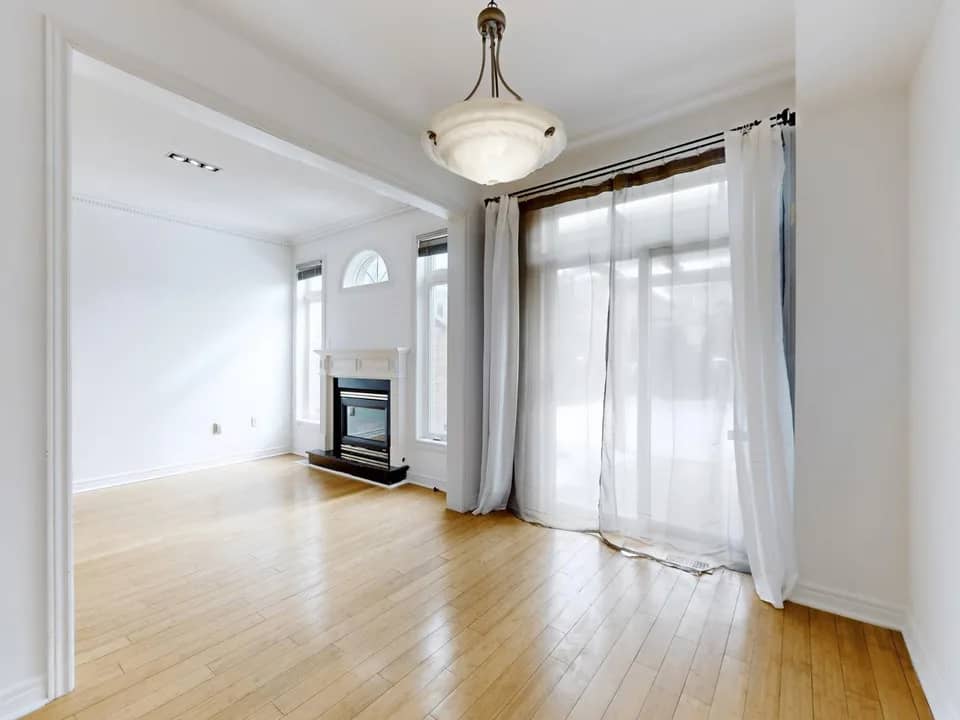 Four Bedroom Townhouse For Rent In Richmond Hill