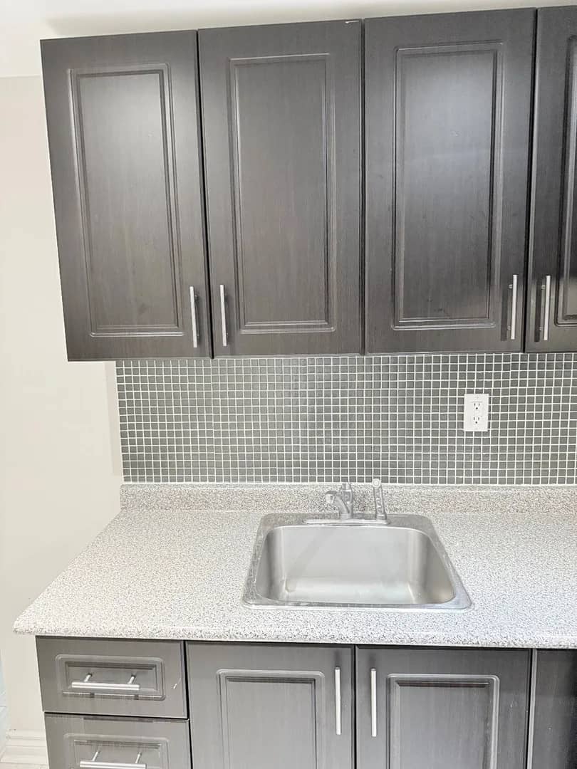Modern 2 Bedroom basement apartment Utilities Included