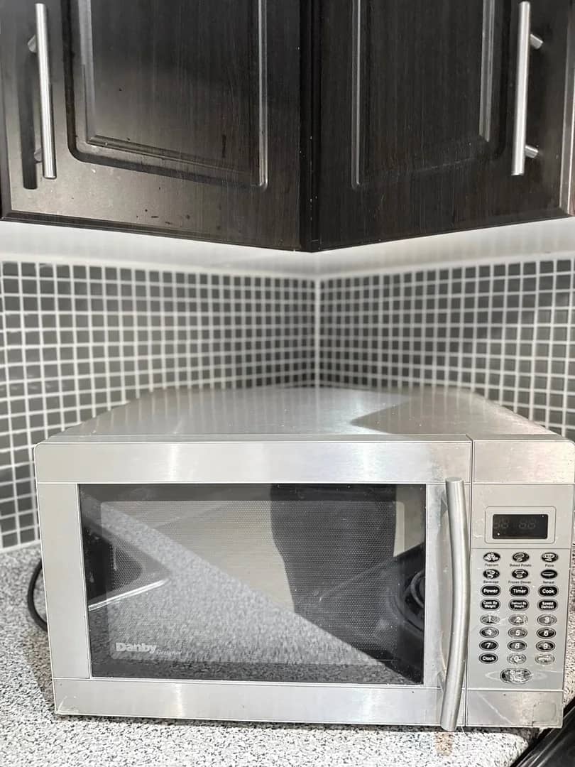 Modern 2 Bedroom basement apartment Utilities Included