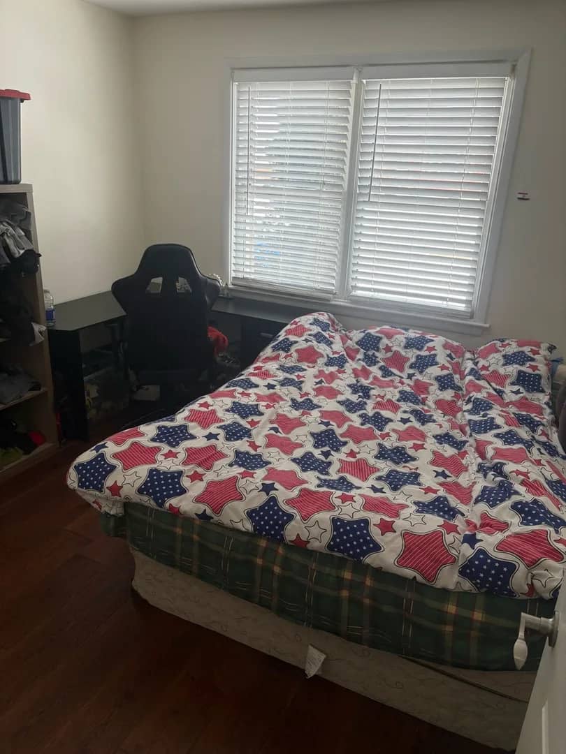 Oakville Upper Level 3Bed 1.5Bath | Parking | Close to School