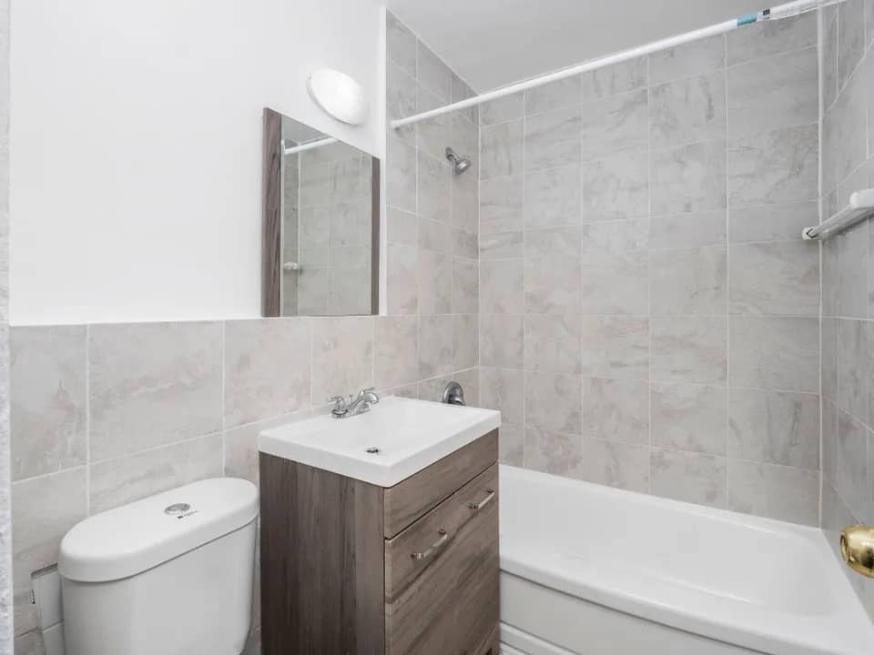 Dawes Apartments - Renovated 2 Bedroom with balcony Apartment fo