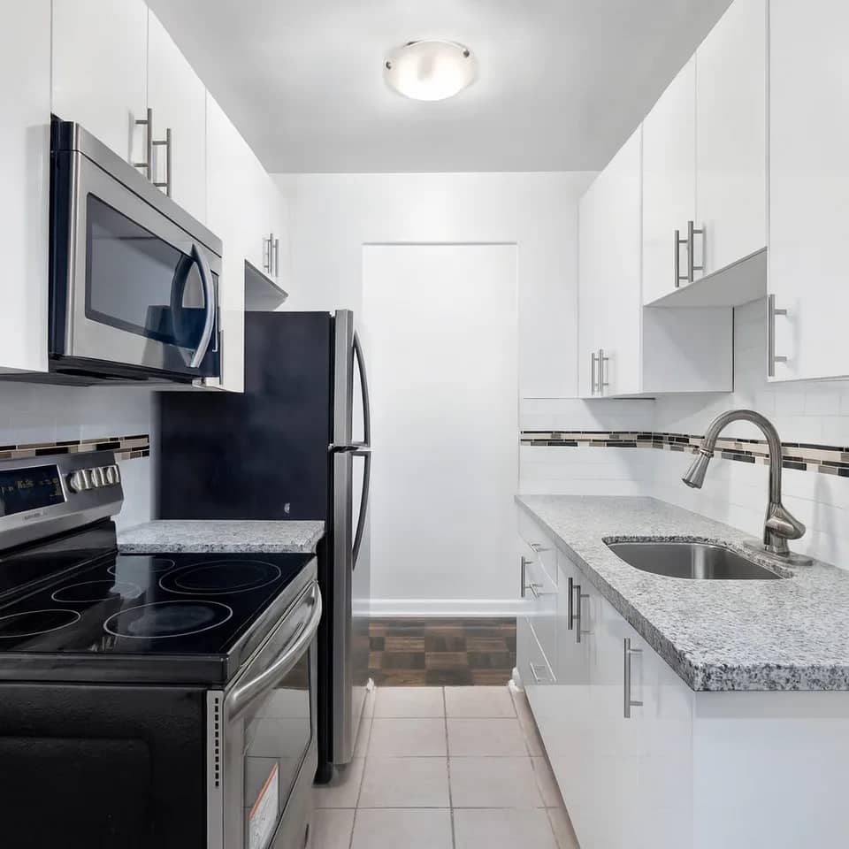 Dawes Apartments - Renovated 2 Bedroom with balcony Apartment fo
