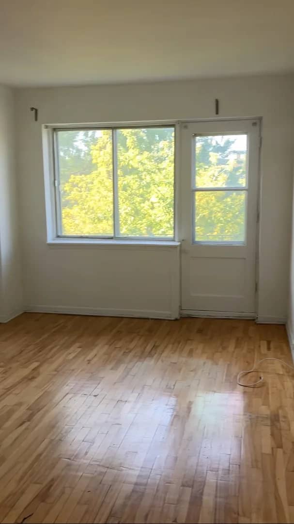 Lease Transfer – 2 1/2  Furnished – Near Vendôme Metro – $1150