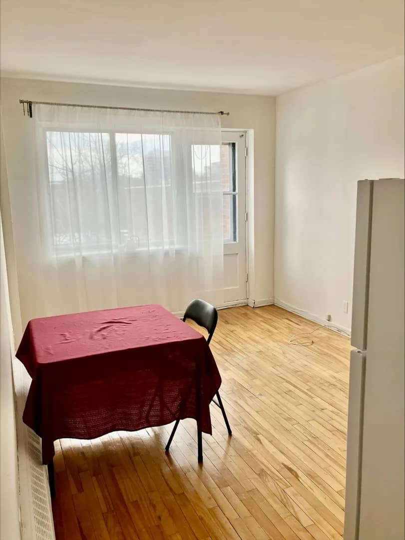 Lease Transfer – 2 1/2  Furnished – Near Vendôme Metro – $1150