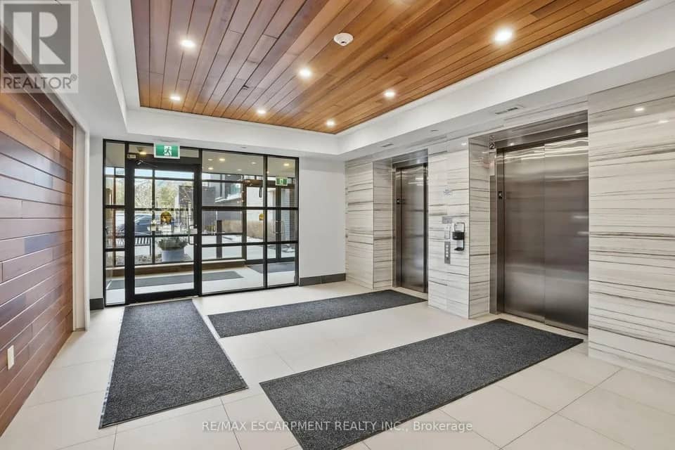 618 - 320 PLAINS ROAD E Burlington (LaSalle), Ontario