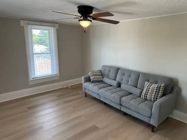Bright 2-Bedroom Upper Apartment : Picton / Prince Edward County