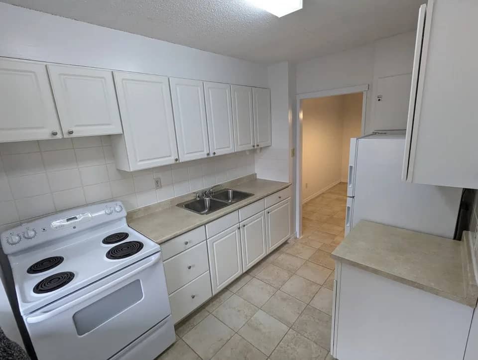 1 BEDROOM APARTMENT - ALL UTILITIES INCLUDED $1865.00