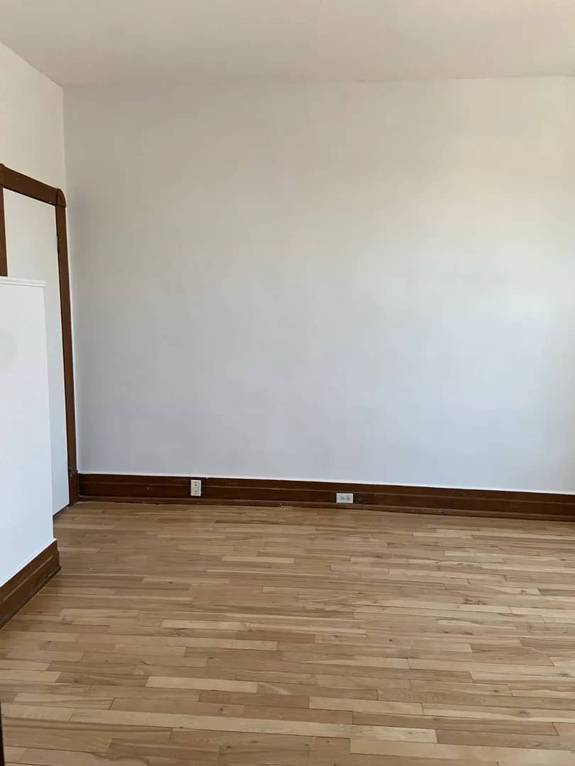 Grand 4 1/2 à louer- Dispo 1er juin-950 pieds carrés-1600$