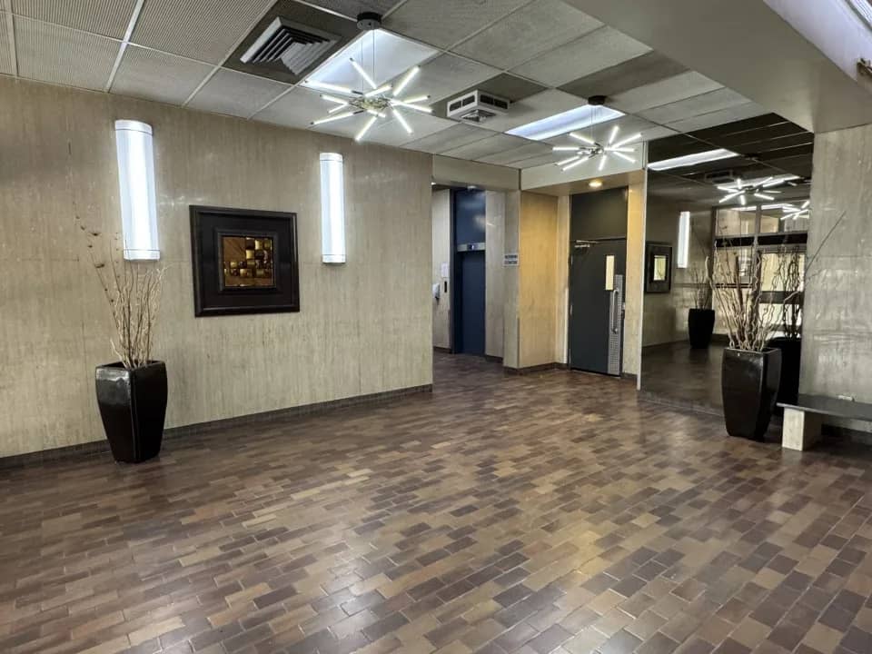 Appartement 3 1/2 - ACCÈS direct METRO SHERBROOKE - TOUT INCLUS
