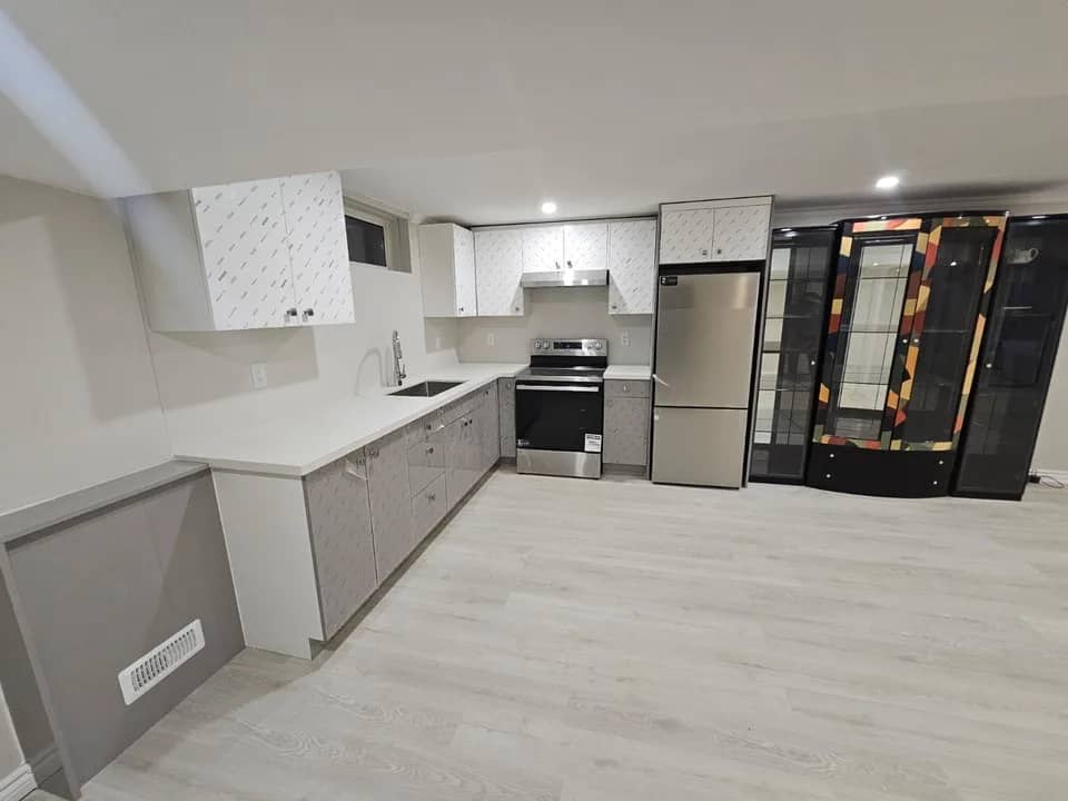 Walk out bsm apt King City