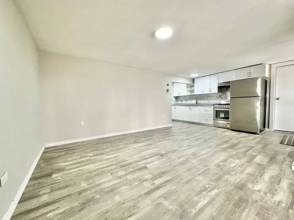 58 Parkview Heights - Cozy, Renovated All Inclusive Walk-Out wit