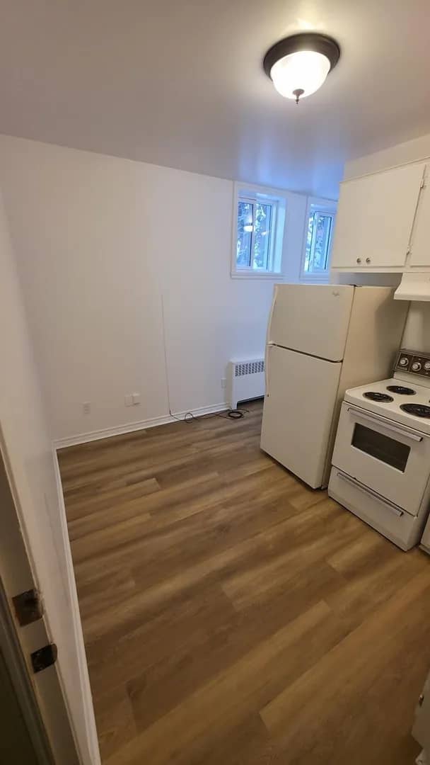2 1/2 rénové et disponible (tout inclus) rue Montarville