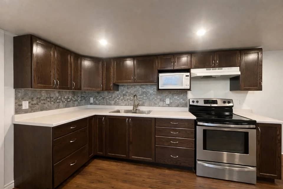 17 Reynolds Crescent - Quiet 2-Bedroom Lower Unit with In-Suite