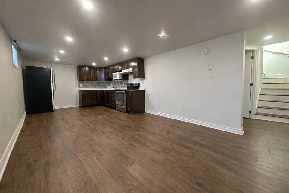 17 Reynolds Crescent - Quiet 2-Bedroom Lower Unit with In-Suite