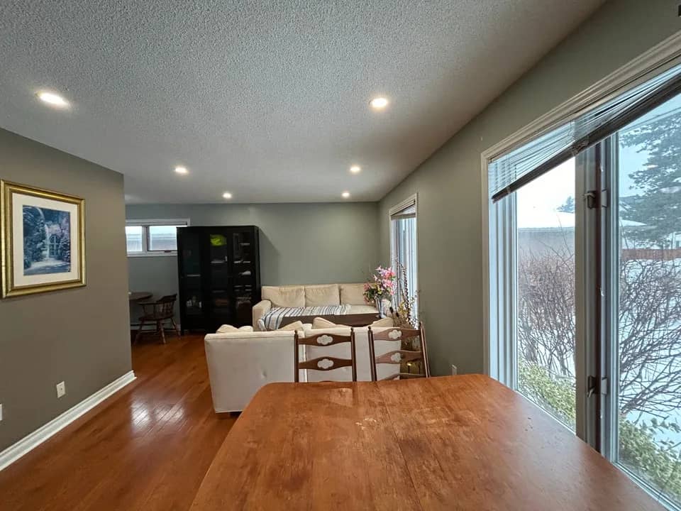 Best Deal! Only $1250 One Bedroom Unit Rent With Own Laundry