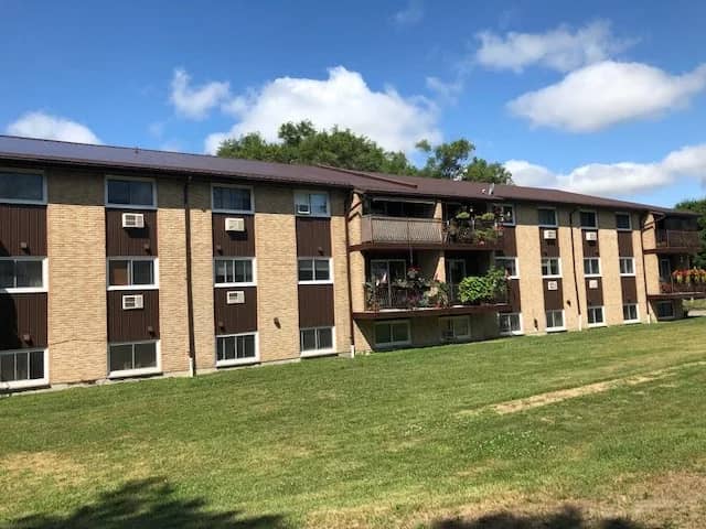 Stirling Seniors 2 Bdrm apt avail NOW $1550, 1 Bdrm avail $1300