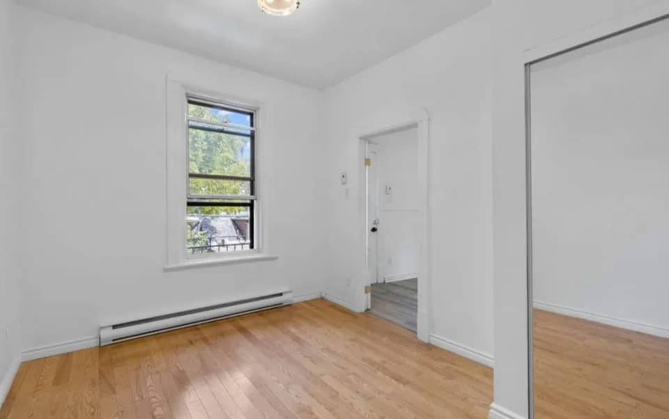 2 Bedroom, 1 Bathroom Apartment for Rent, April 1st