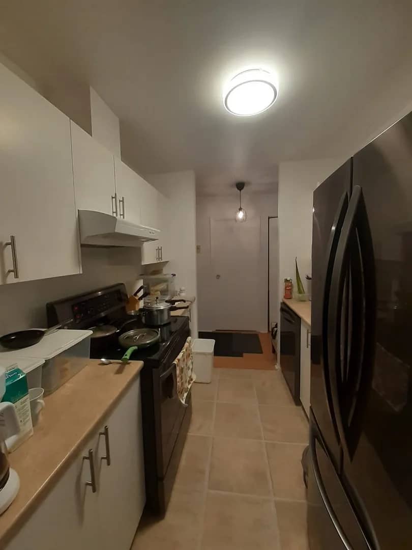 DORVAL, 4 1/2 a louer 2e etage pres services transport