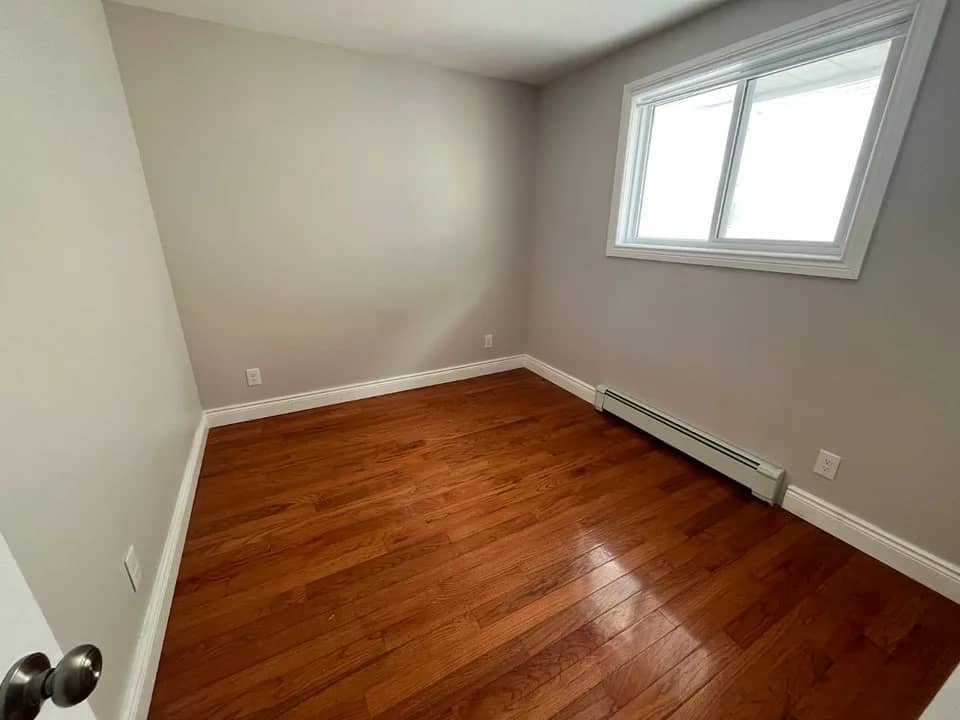 Immaculate 2 Bedroom Apartment in Belleville $1600++