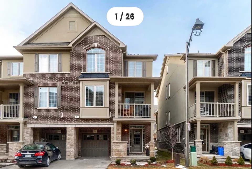 FOR RENT – Townhome in Prime OakvilleAvailable Ap