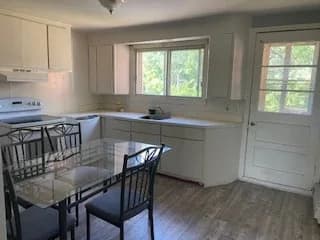 Longueuil 2 1/2 à louer, libre, semi meublé,