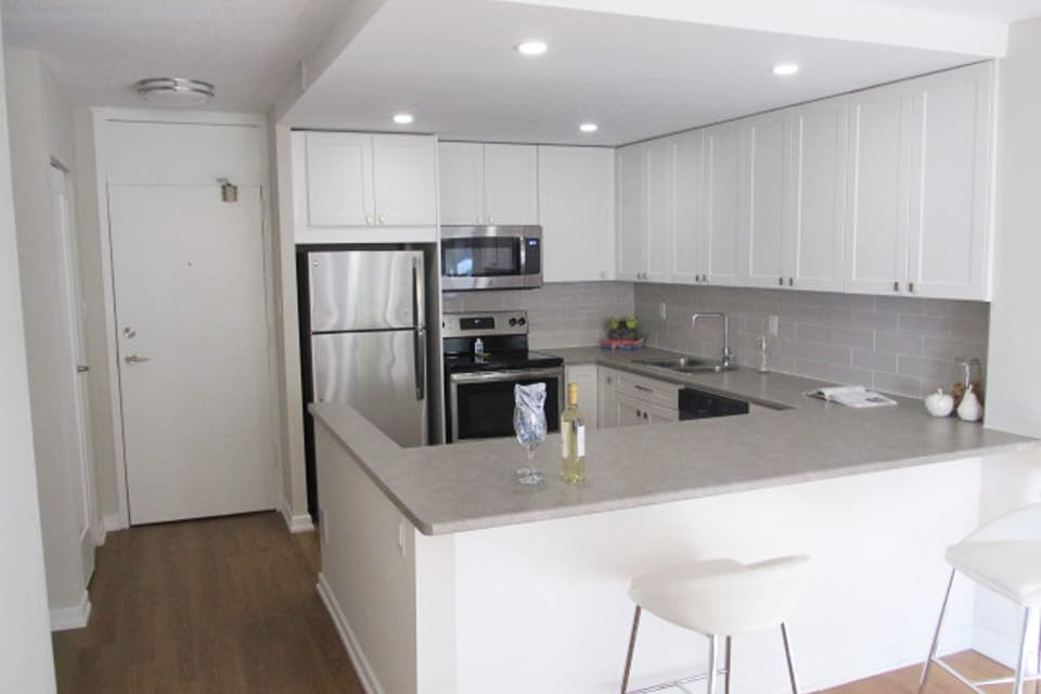 Photo 1 - Beautiful 2 bdrm + Den to Rent at Bay Terrace Apartments!