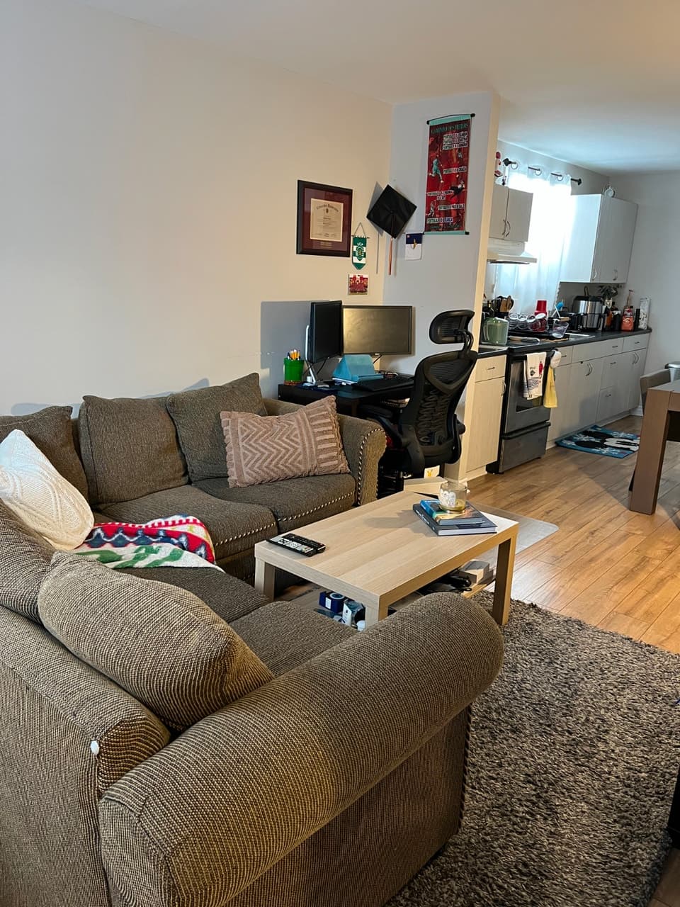 Photo 1 - 3 1/2 Apartment Clean, bright  Greenfield Park