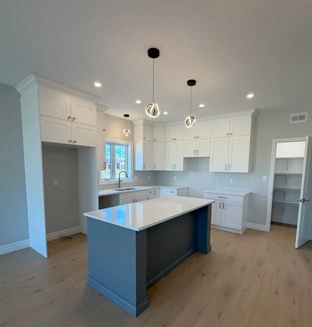 Bungalow  3 Bedroom / 2 Bathroom