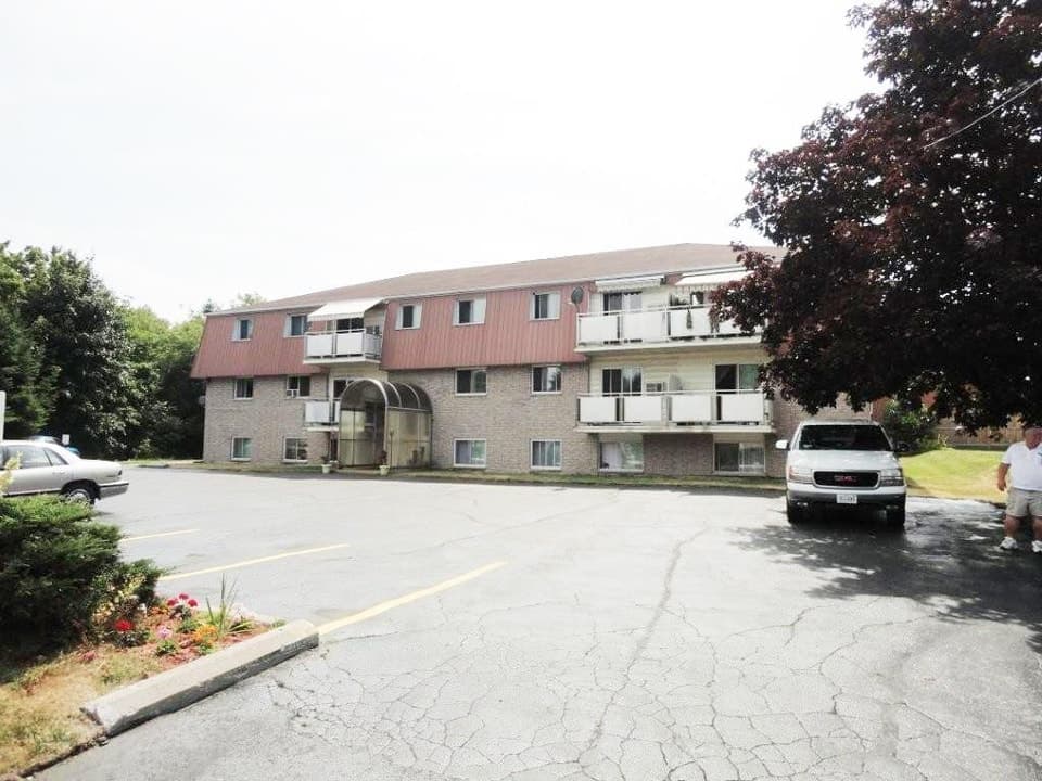 Photo 1 - Brighton Seniors 2 bdrm Apt avail NOW No Smoking $1550