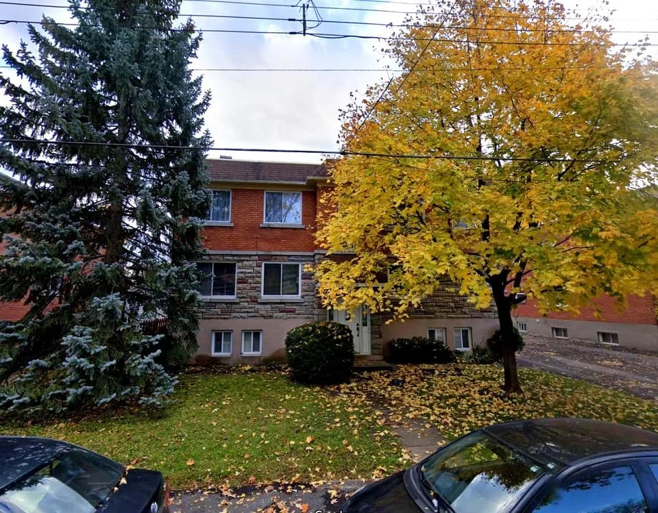 2 1/2 rénové et disponible (tout inclus) rue Montarville