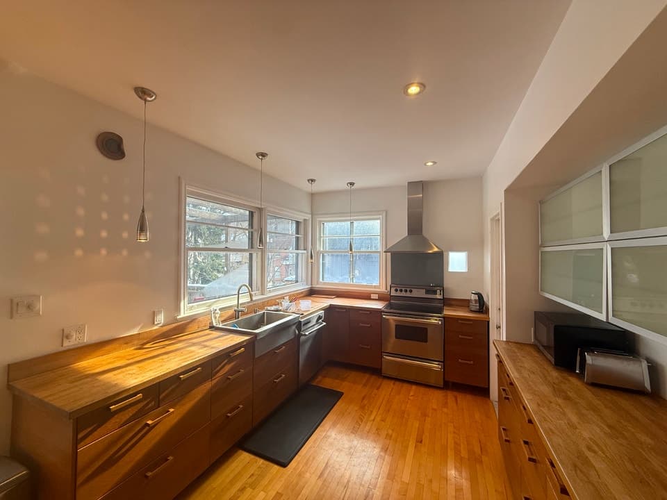 Photo 1 - Apartment for rent in Côte-des-Neiges; 2 Bed, 1.5 Bath