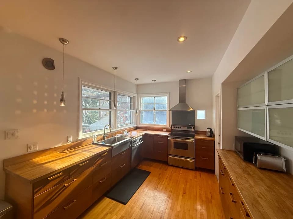 Apartment for rent in Côte-des-Neiges; 2 Bed, 1.5 Bath