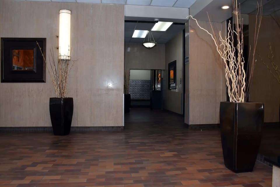 Photo 1 - 1 Bedroom/STUDIO 1 1/2 Appartement METRO SHERBROOKE TOUT INCLUS