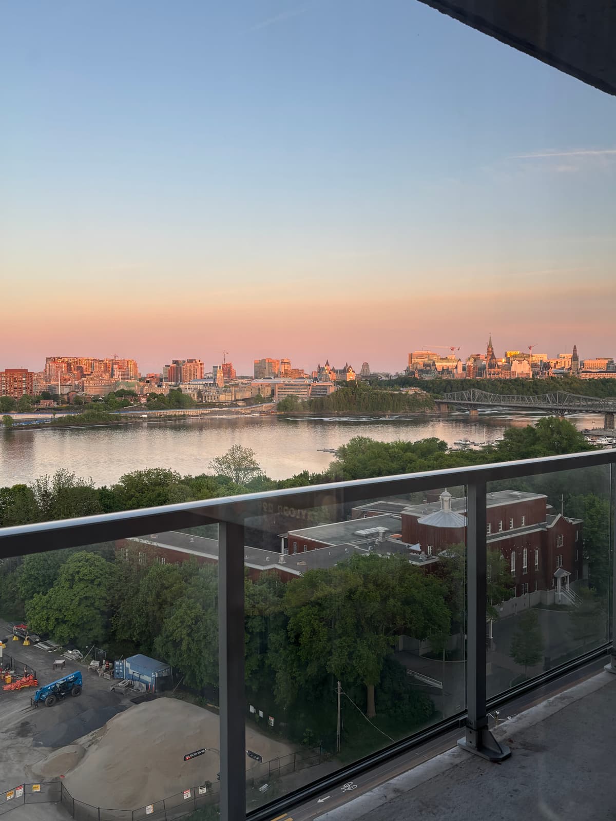 5½ à louer Hull, Gatineau — photo 1 (☀️ Vue de rêve : l’Éléonore 5 1/2 appartement à Hull)