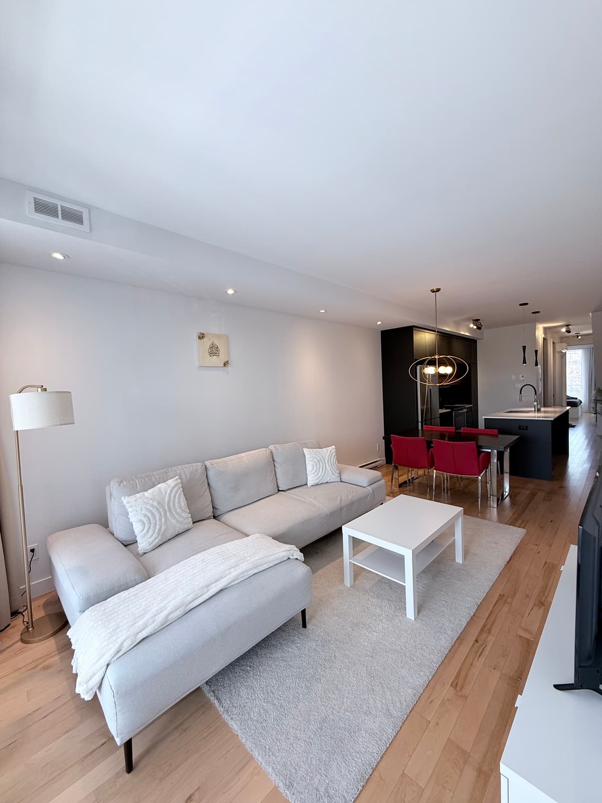 3½ à louer Mercier - Hochelaga-Maisonneuve, Montréal — photo 1 (Appartement meublé 3½ à Montréal - clé en main)