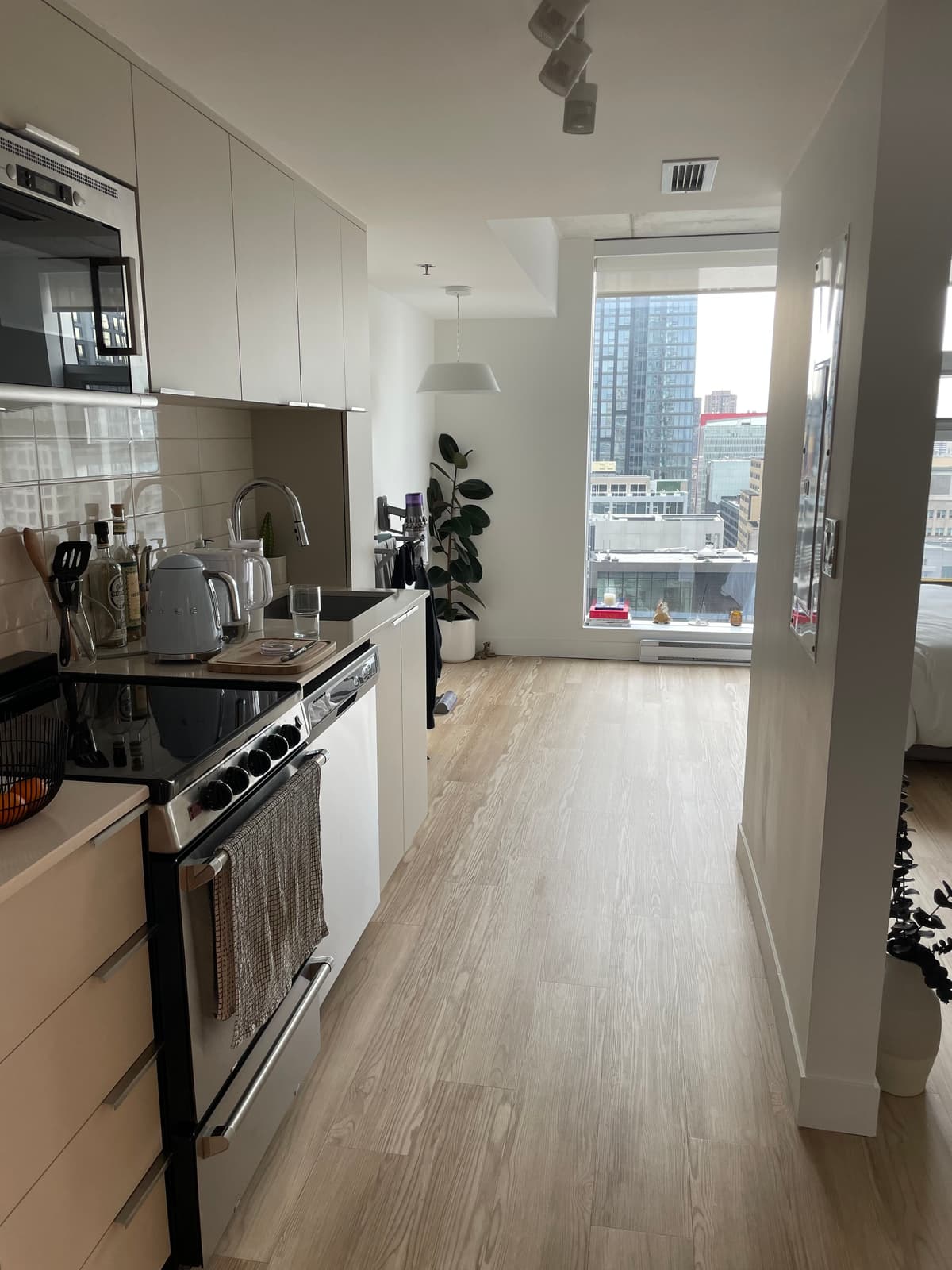 Studio à louer Ville-Marie, Montréal — photo 1 (Cession de bail - 1er mai - quartier international )