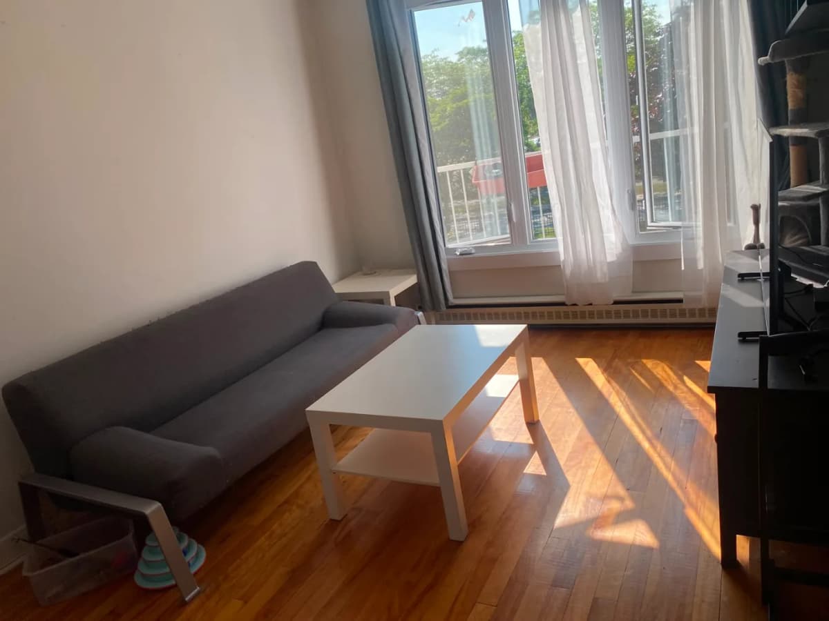 5½ à louer Le Vieux-Longueuil, Longueuil — photo 1 (5½ à Longueuil Disponible pour le 1er Août)