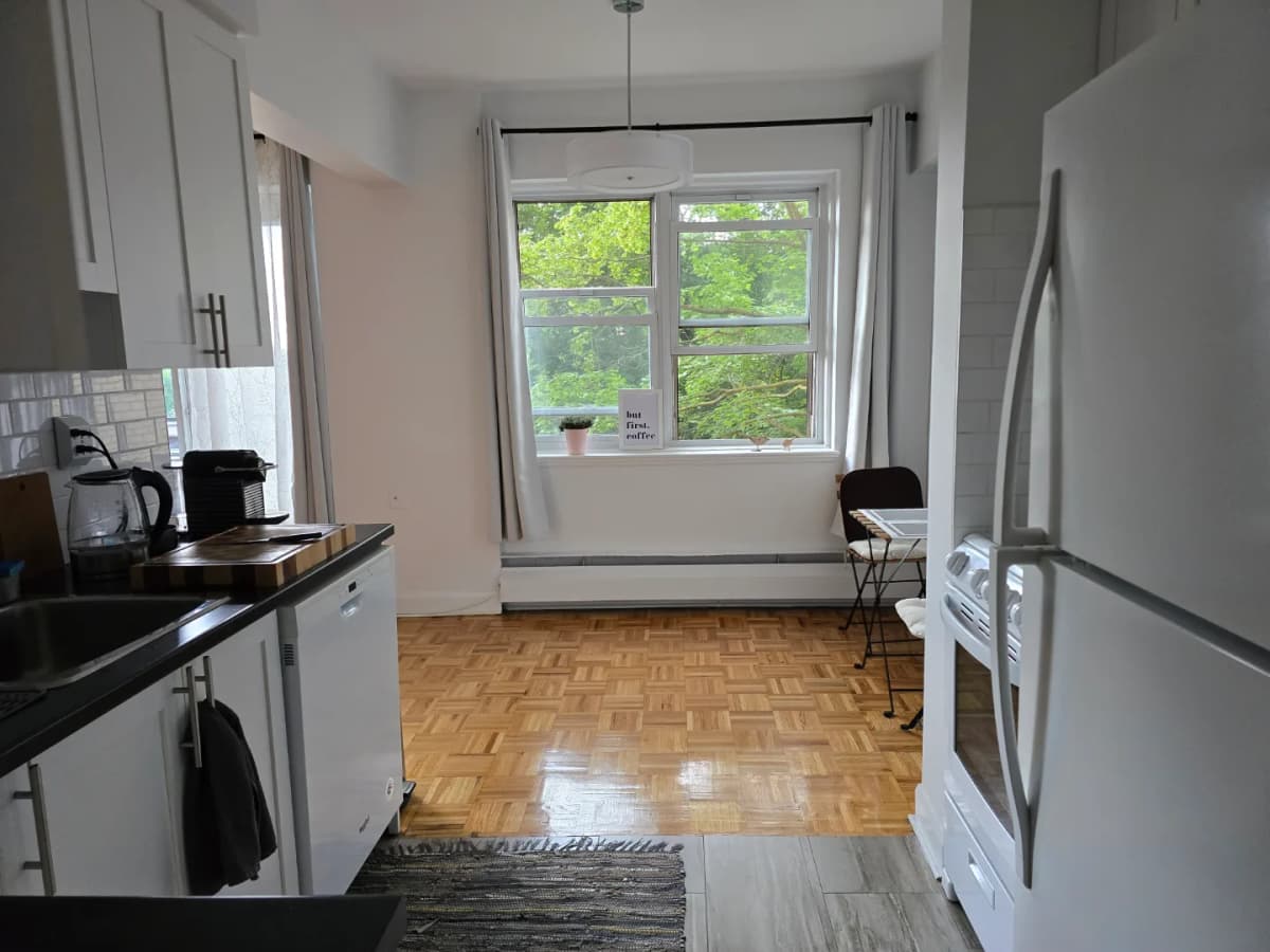 4½ à louer Outremont, Montrã©Al — photo 1 (Superbe 4½ très spacieux à Montreal (Outremont), proche REM)