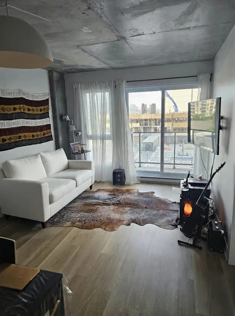 4½ à louer Le Vieux-Longueuil, Longueuil — photo 1 (Appartement 4½ à Longueuil TOUT INCLUS au metro)