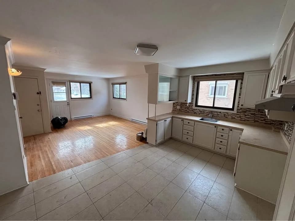 4½ à louer Le Vieux-Longueuil, Longueuil — photo 1 (Grand 4½ lumineux avec stationnement - Vieux Longueuil)