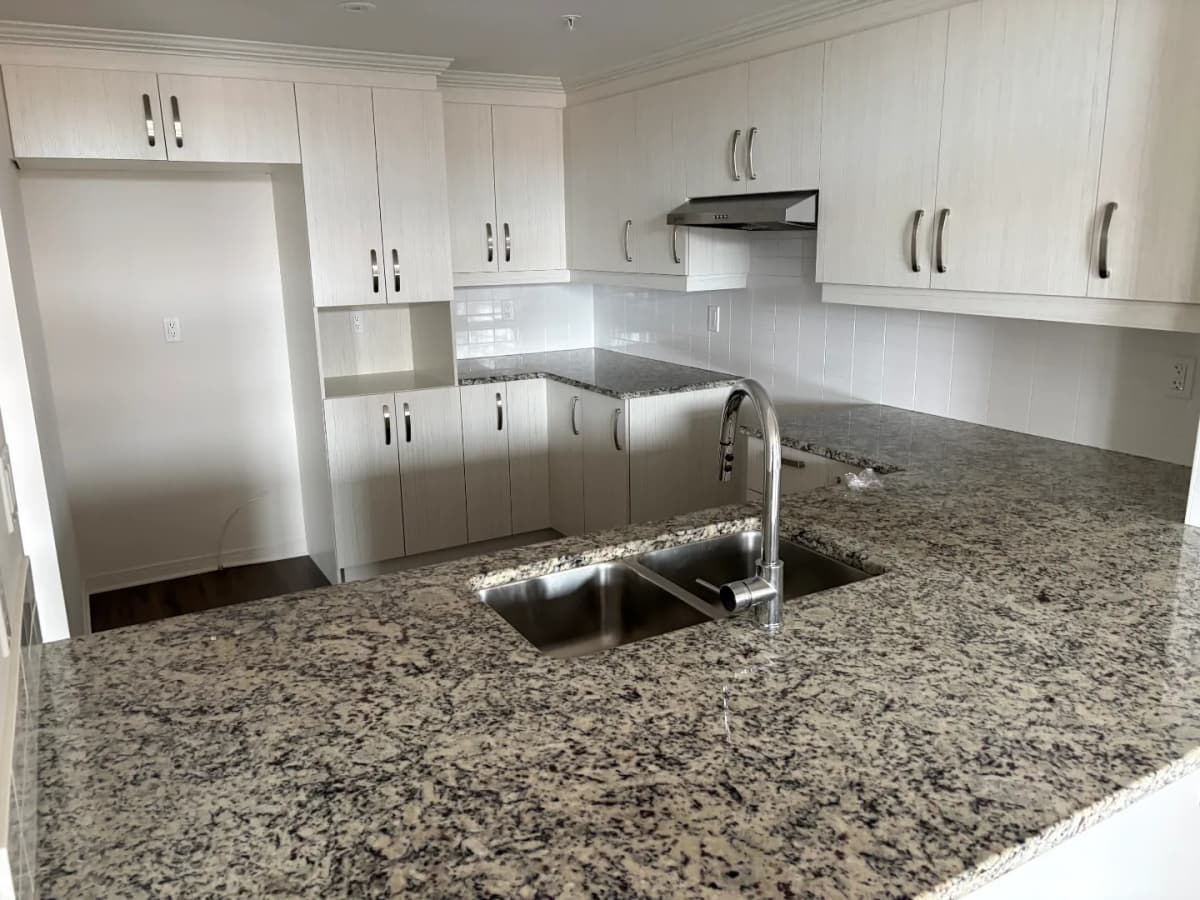 4½ à louer Chomedey, Laval — photo 1 (Condo 4½ à laval - 2180 $ | / deux mois gratuits)