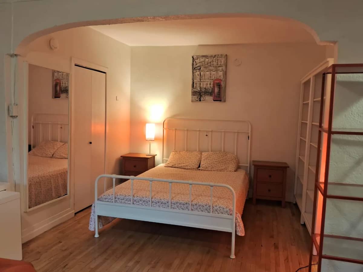 2½ à louer Le Plateau-Mont-Royal, Montréal — photo 4 (Lease transfer — furnished 2½ | all-inclusive | $1,375/month)