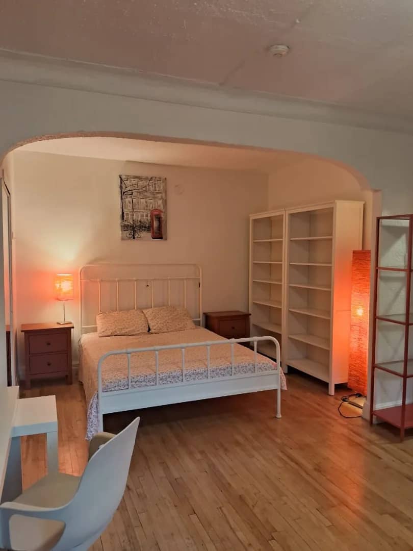 2½ à louer Le Plateau-Mont-Royal, Montréal — photo 6 (Lease transfer — furnished 2½ | all-inclusive | $1,375/month)