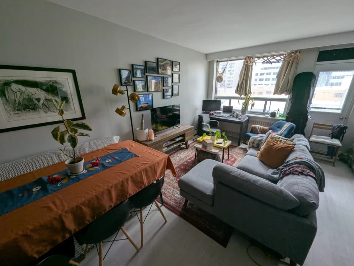 Studio à louer Ville-Marie, Montréal — photo 1 (Entièrement meublé – meubles à garder gratuits! Studio près)