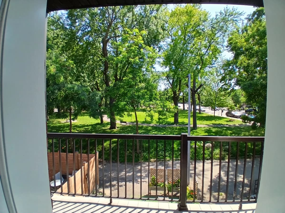 4½ à louer Mercier - Hochelaga-Maisonneuve, Montréal — photo 1 (Chambre en collocation dans un 4½ à Montréal -métro Joliette)